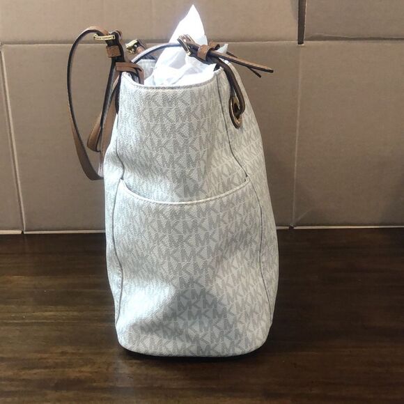 MICHAEL KORS White & Grey Jet Set Coated Canvas and Brown Leather Shoulder Bag - Picture 9 of 17